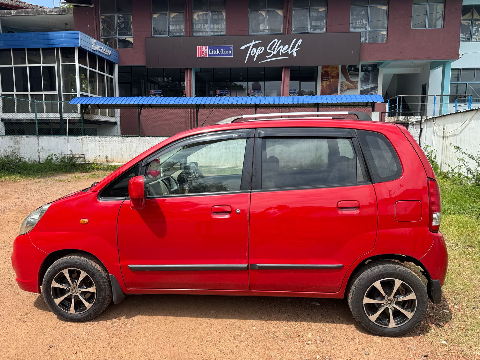 Go Lanka Tours Vehicle