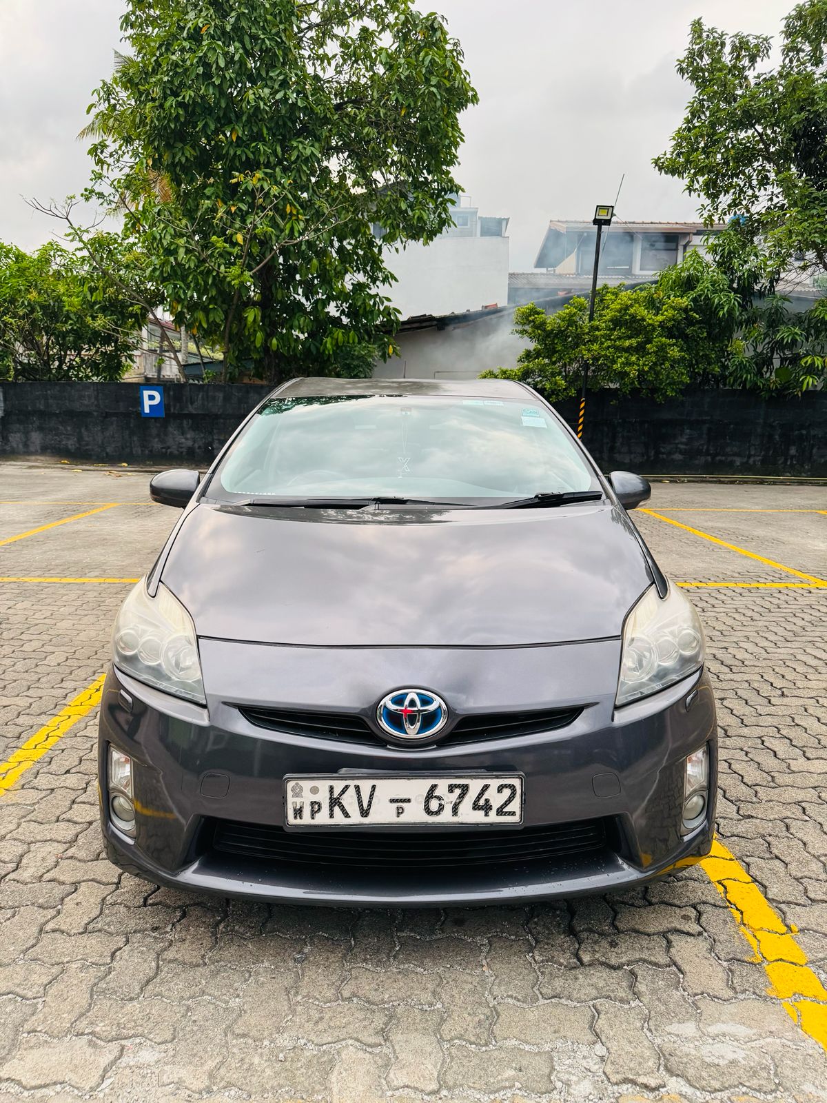 Go Lanka Tours Vehicle