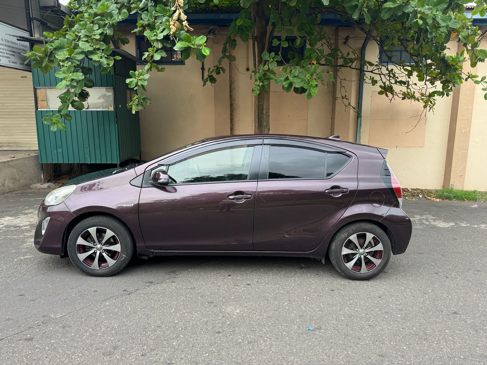 Go Lanka Tours Vehicle